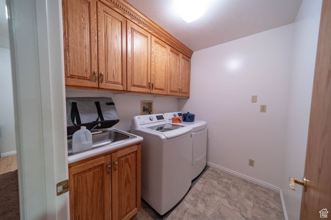 Main level laundry | Image 63