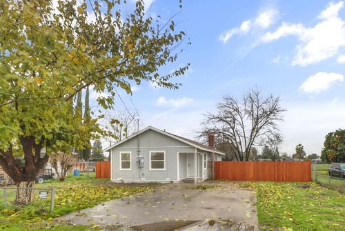 1067 Laurel Ave, Olivehurst, CA, 95961-6748 | Card Image