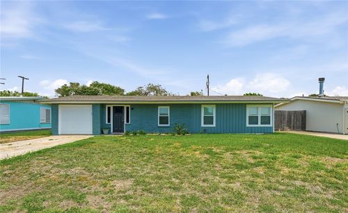 103 Magnolia Pl, Portland, TX, 78374-1463 | Card Image