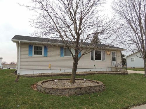 5827 Dahlia Boulevard, Waterloo, IA, 50701 | Card Image