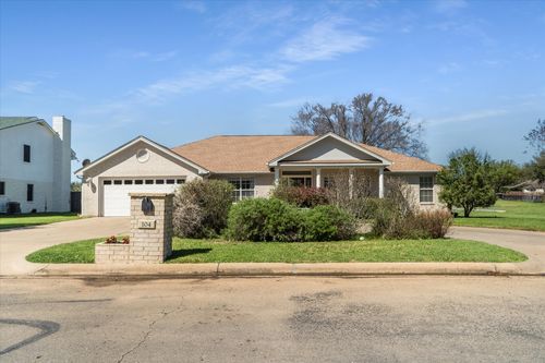 104 Firestone Pl, Meadowlakes, TX, 78654-6432 | Card Image