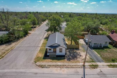 701 Ft Clark Rd, House other with 3 bedrooms, 2 bathrooms and null parking in Uvalde TX | Image 2