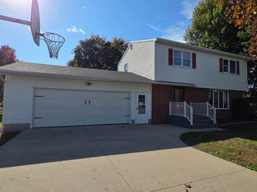 109 E Logan St, New Hampton, IA, 50659-1447 | Card Image