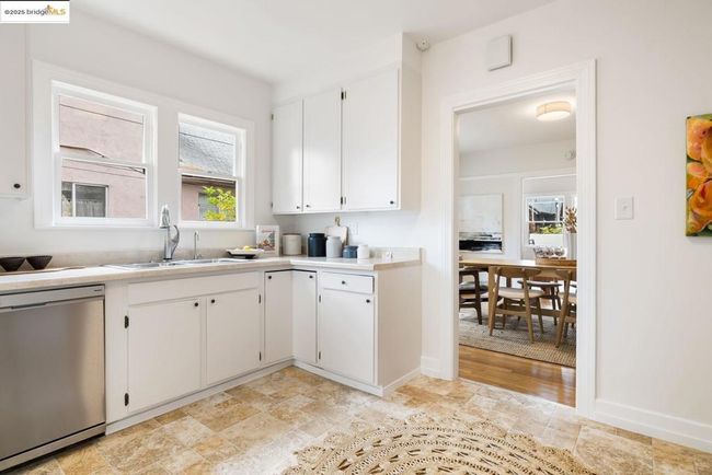 1814 Carleton St, House other with 3 bedrooms, 1 bathrooms and 1 parking in Berkeley CA | Image 11