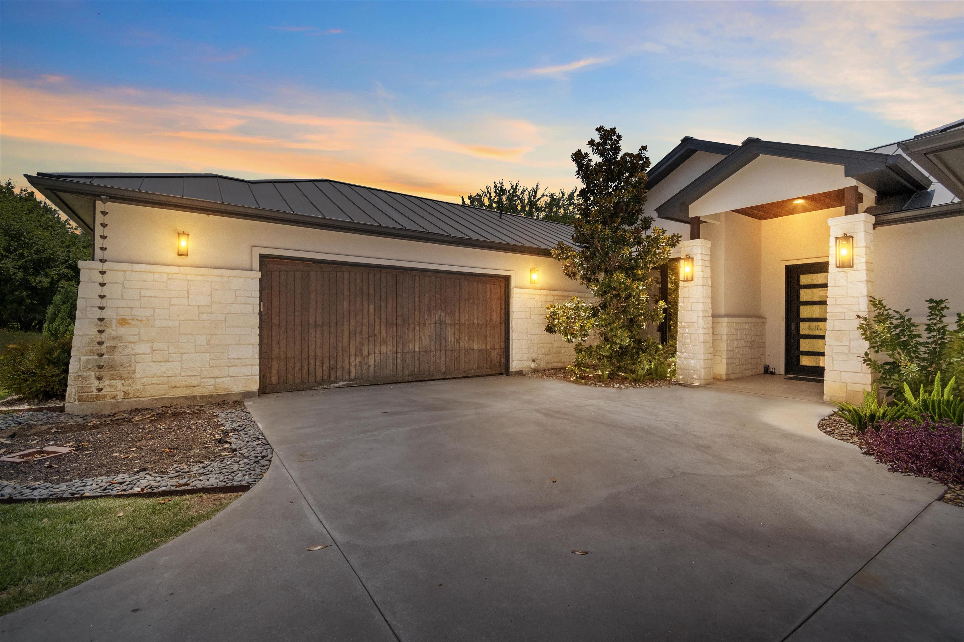 Residential in Horseshoe Bay 3