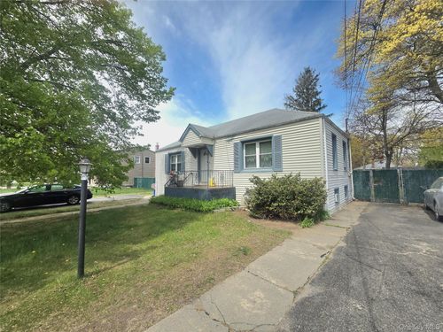 345 Boulder Street, Islip, NY, 11779 | Card Image