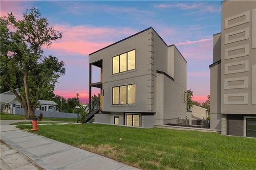 4550 Bell St, Kansas City, MO, 64111-4350 | Card Image