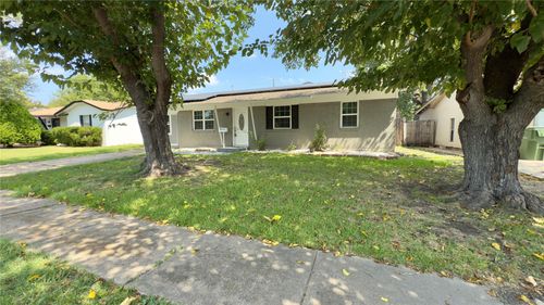 913 Rosewood Hills Dr, Garland, TX, 75040-5830 | Card Image