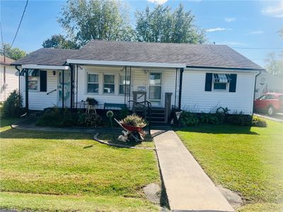 207 W 8th Street, House other with 4 bedrooms, 2 bathrooms and null parking in St Elmo IL | Image 3