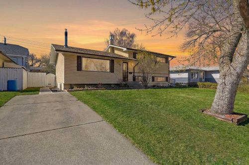68 W Glen Cres Sw, Calgary, AB, T3C2X4 | Card Image