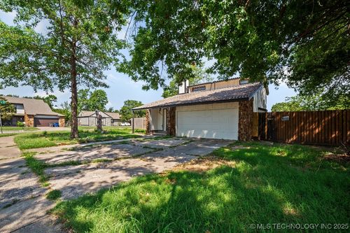 9203 E 59th St, Tulsa, OK, 74145-8313 | Card Image