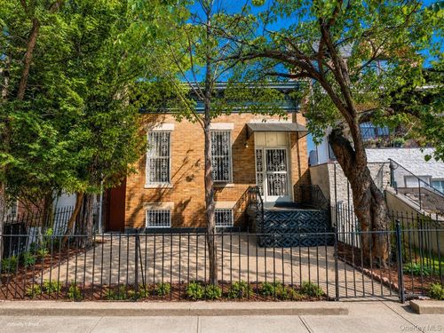 32-17 46th St, Astoria, NY, 11103-1911 | Card Image