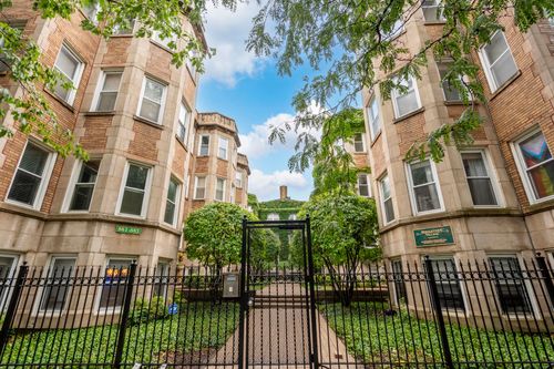 3-869 W Cornelia Ave, Chicago, IL, 60657-1712 | Card Image