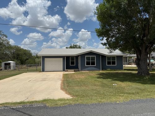 107 Sylvester St, Poth, TX, 78147-1123 | Card Image