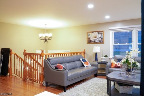 150 Farragut Ave, Middlesex, NJ, 08846-2331 | Card Image
