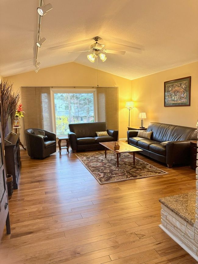 Family Room | Image 4