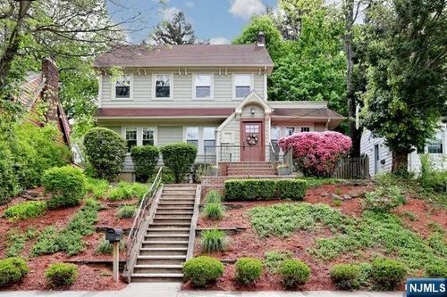 61 Hawthorne Ter, Leonia, NJ, 07605-1118 | Card Image