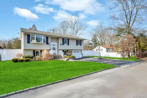 62 Forest Ave, Lake Grove, NY, 11755-1503 | Card Image