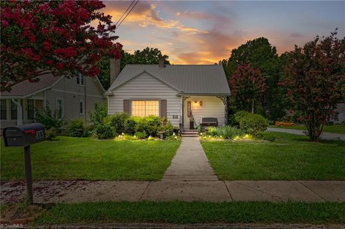 813 Carrick St, High Point, NC, 27262-3811 | Card Image