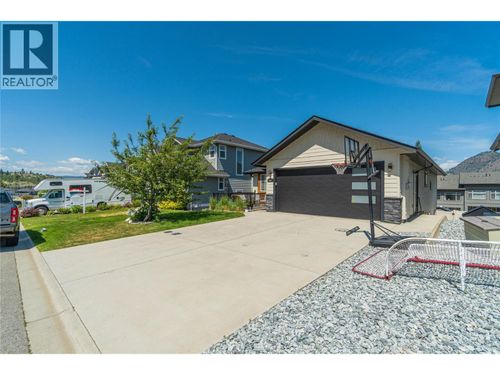 1547 Emerald Dr, Kamloops, BC, V2E0C4 | Card Image