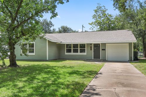 715 20th Ave N, Texas City, TX, 77590-5621 | Card Image