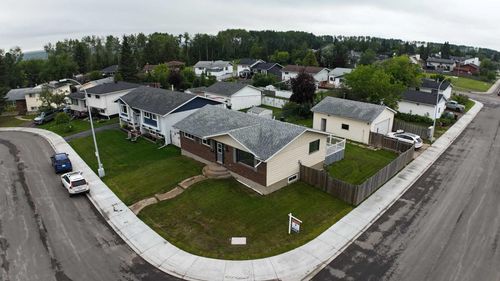 102 Hinge Bay, Fort Mcmurray, AB, T9H3W8 | Card Image