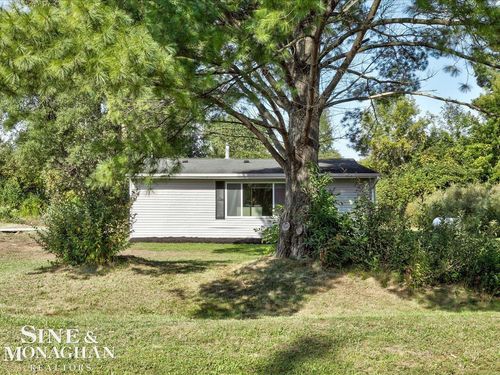 4636 Hillcrest Dr, Silverwood, MI, 48760-9744 | Card Image