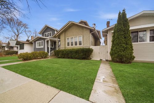 4545 N Lawndale Ave, Chicago, IL, 60625-5917 | Card Image