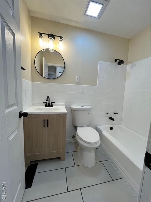 11035 Saturn Dr, Maryland Heights, MO, 63043-1921 | Card Image