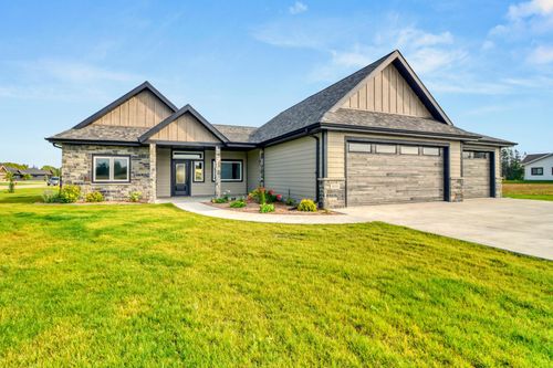 800 Lake Forest Cir, Detroit Lakes, MN, 56501-4838 | Card Image