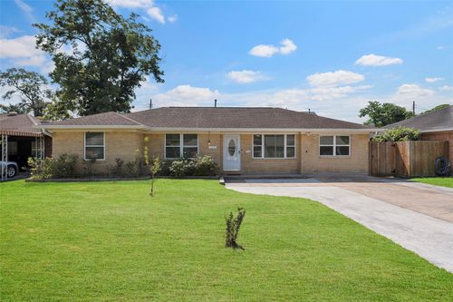 209 W Twickenham Trl, Houston, TX, 77076-2022 | Card Image