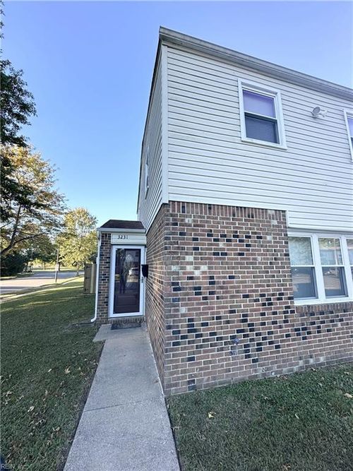 3231 Saxon Pl, Virginia Beach, VA, 23453-3052 | Card Image