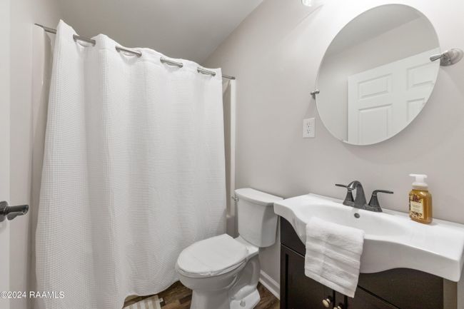 Hallway bath | Image 21