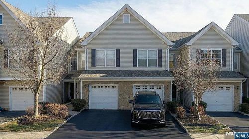 136 Mountainside Dr, Pompton Lakes, NJ, 07442-1758 | Card Image