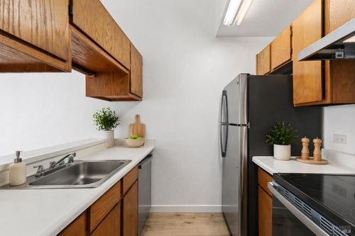 230 Courtyards E, Windsor, CA, 95492-9545 | Card Image