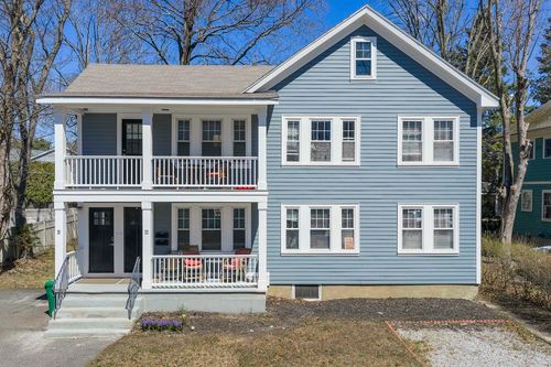 22-20-22 Greenough St, Newton, MA, 02465-2213 | Card Image