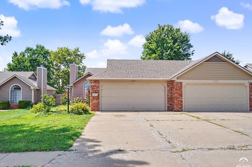 815 Moundridge Dr, Lawrence, KS, 66049-3747 | Card Image
