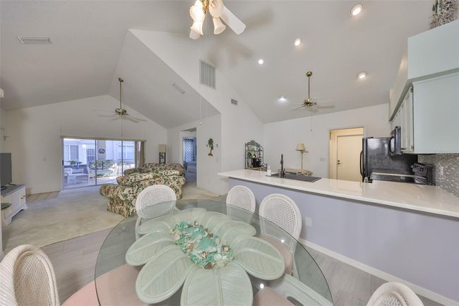 1140 - 1140 Golfview Woods Dr, Condo with 2 bedrooms, 2 bathrooms and null parking in SUN CITY CENTER FL | Image 19