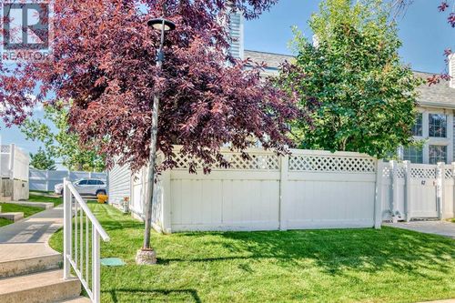 28 Berwick Cres Nw, Calgary, AB, T3K1Y7 | Card Image