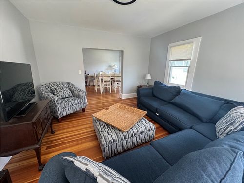 2-60 Berkeley Ave, Newport, RI, 02840-3669 | Card Image