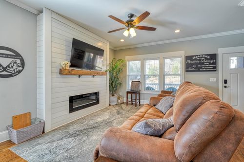 35 Burgess Ave, Greenville, SC, 29609-3509 | Card Image