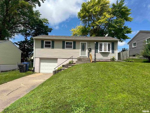 2806 Cypress Dr, Bettendorf, IA, 52722-2910 | Card Image