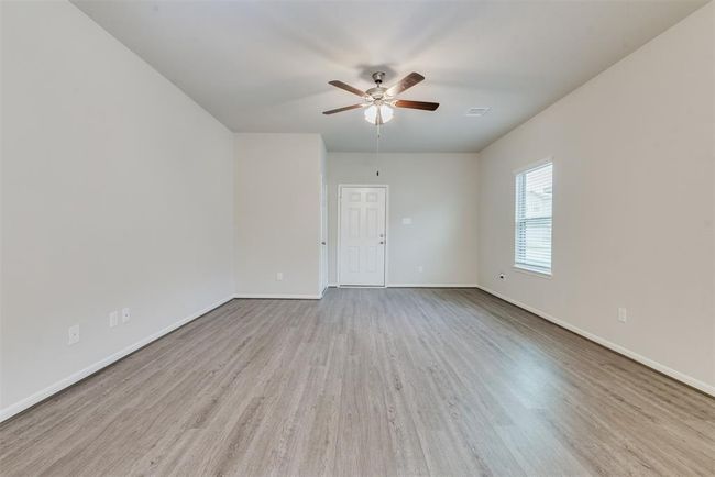27398 Axis Deer Trl, House other with 3 bedrooms, 2 bathrooms and 2 parking in Magnolia TX | Image 7