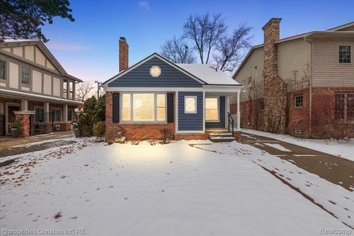 13146 Elgin Ave, Huntington Woods, MI, 48070-1417 | Card Image