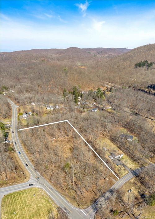 576 Holmes Road, East Fishkill, NY, 12531 | Card Image