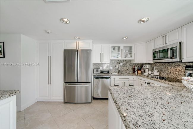 APT-5H - 609 Ocean Dr, Condo with 2 bedrooms, 2 bathrooms and null parking in Key Biscayne FL | Image 20