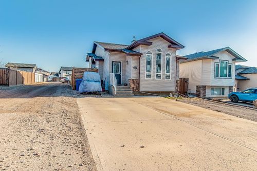 22 Terrace View Ne, Medicine Hat, AB, T1C0A3 | Card Image
