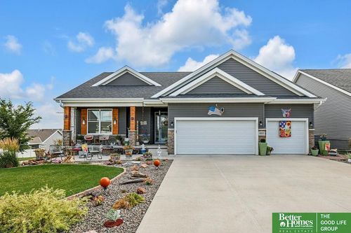 8002 Kilpatrick Pkwy, Bennington, NE, 68007-3289 | Card Image