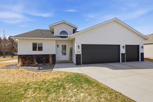 208 Iris Ln Ne, Saint Joseph, MN, 56374-4637 | Card Image