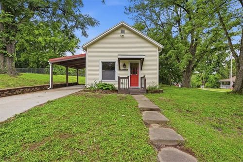 49 Santa Fe St, Leavenworth, KS, 66048-4608 | Card Image
